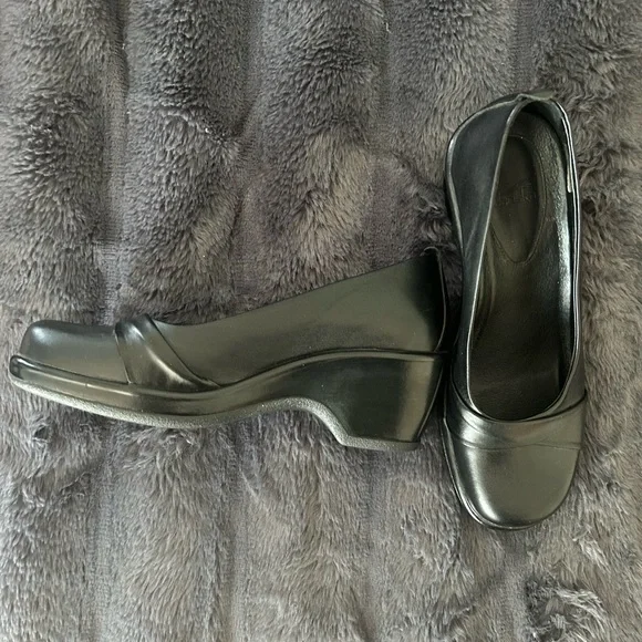 Dansko Black Leather Heels Size 38 - Picture 3 of 8